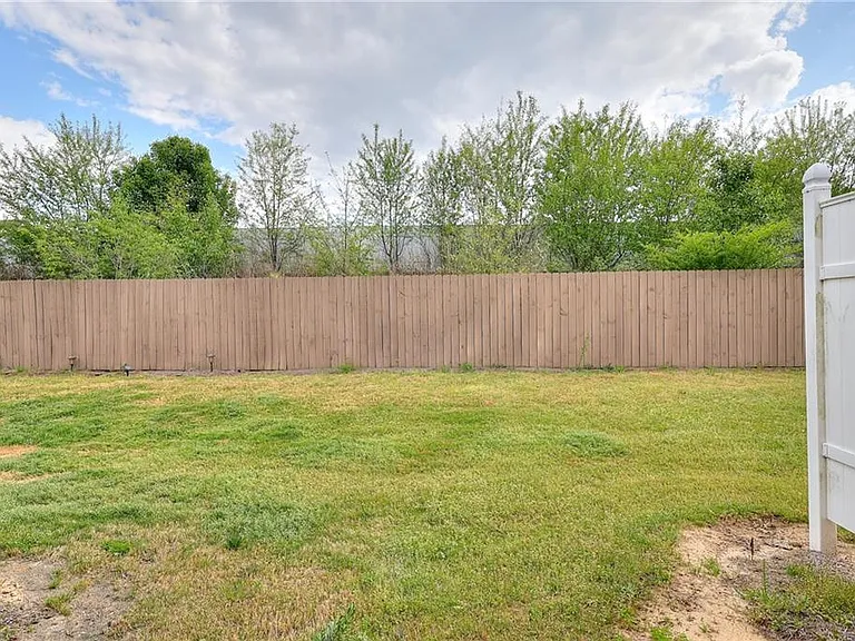 453 Tara Commons Cir — Photo 36