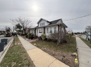 38 Vincent St, Rockville Centre, NY 11570