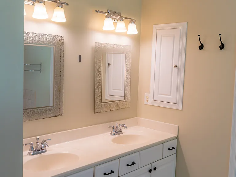 8401 Kennedy Dr — Photo 29