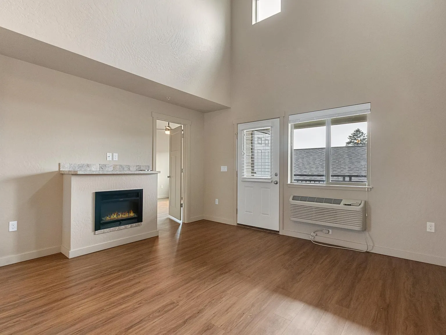 2 bed, 908 sqft, $1,595 — Photo 3