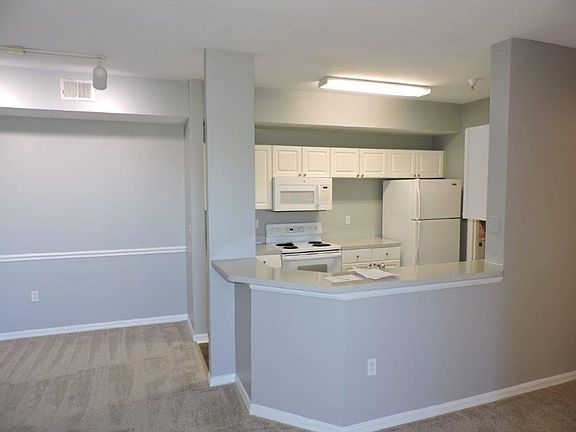 4th image of 5542 Metrowest Blvd #7-208