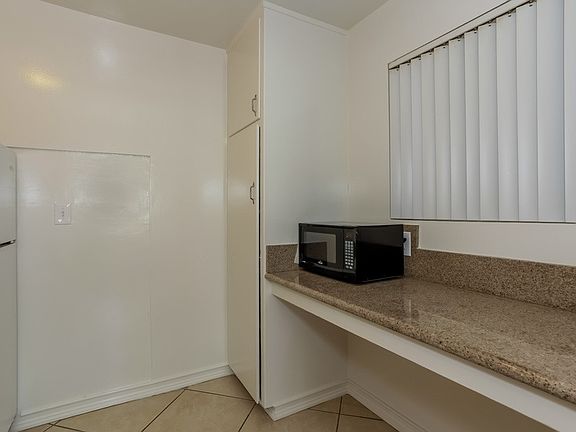 5th image of 230 S Del Mar Ave APT 04