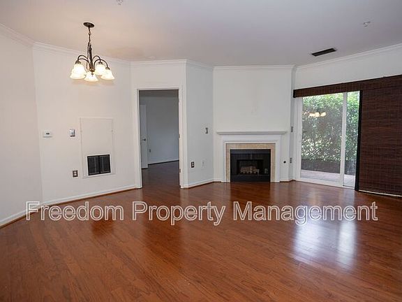 4th image of 2204 Westcourt Ln APT 121