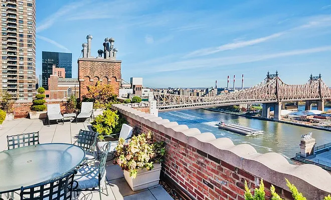 Sold by Compass | media 18