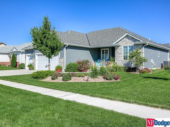 2nd image of 2828 Brooks Hollow Dr
