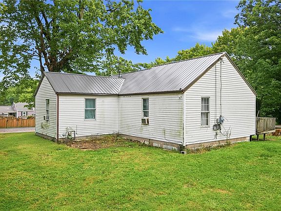 5th image of 3470 Roseview Dr