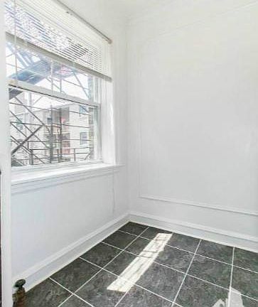 5th image of 5518 N Kenmore Ave #403