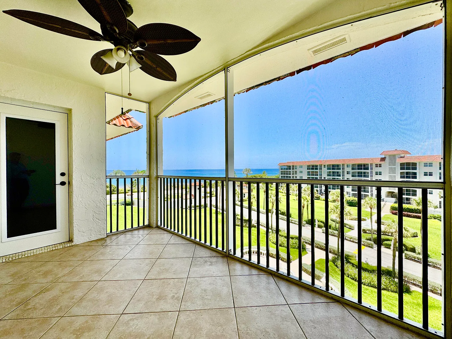 2 bed, 2.0 bath, 958 sqft, $3,800 — Photo 2