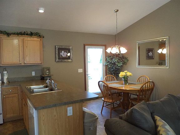 4th image of 1610 Aspen Dr