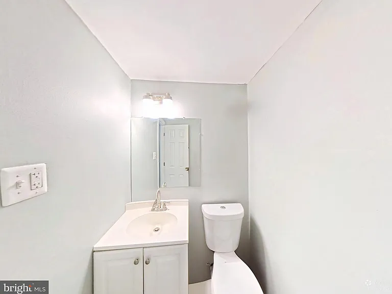18428 Point Seneca Pl — Photo 31