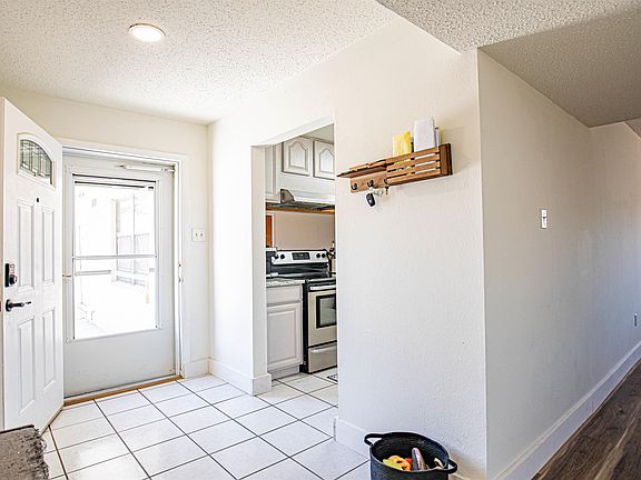 3rd image of 1515 N Scenic Dr