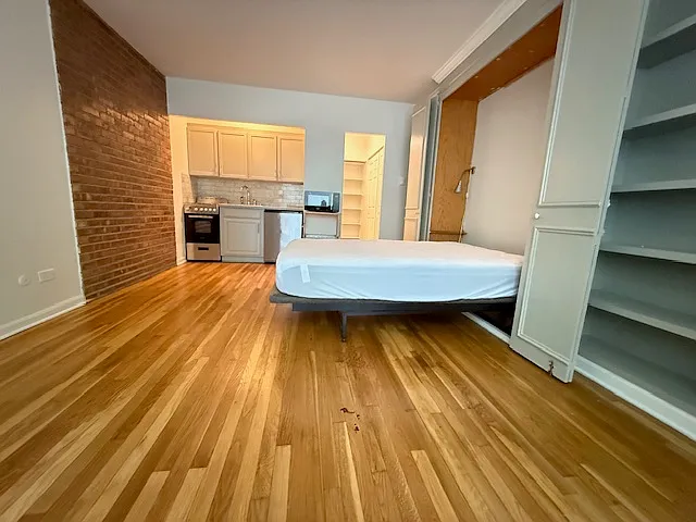 235 W Eugenie St #G2 — Photo 14