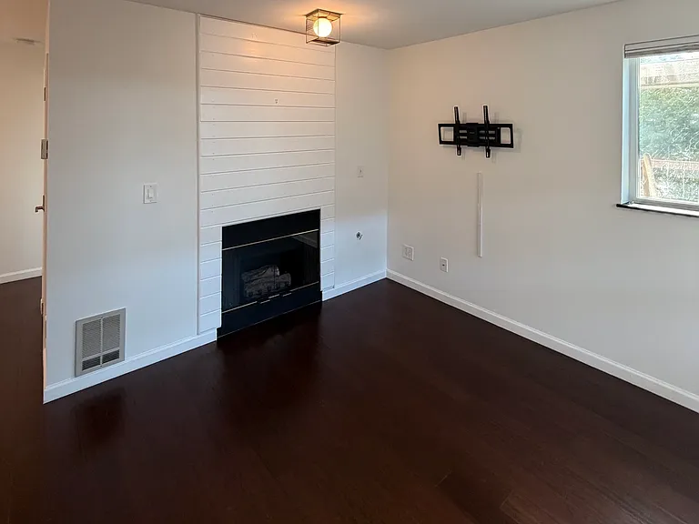 530 Melrose Ave E #103 — Photo 21