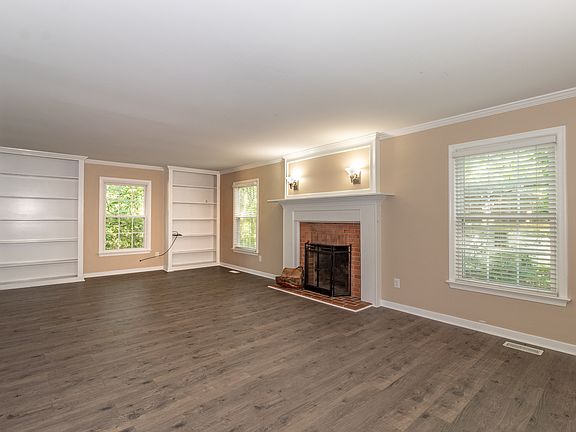 4th image of 206 Hardwood Ln