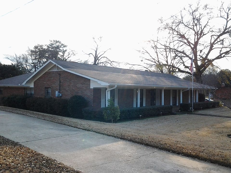 2nd image of 402 Mockingbird Ln
