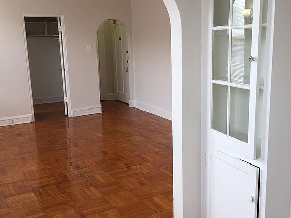 4th image of 1626 W Sherwin Ave #303
