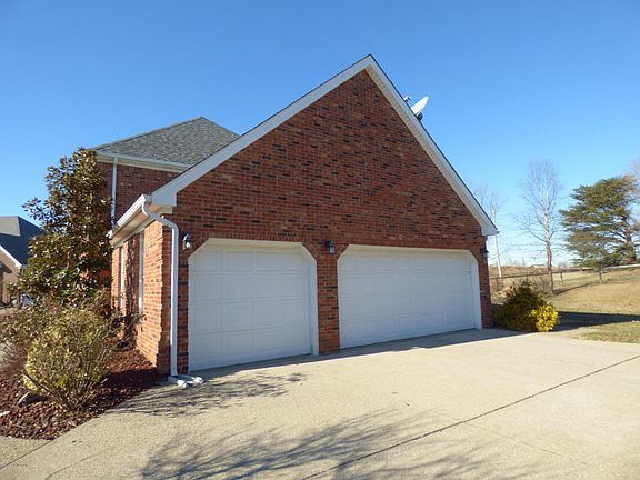 3rd image of 195 Willow Wood Dr