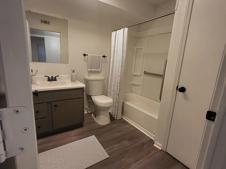 Crown Ridge Apartments — Photo 8