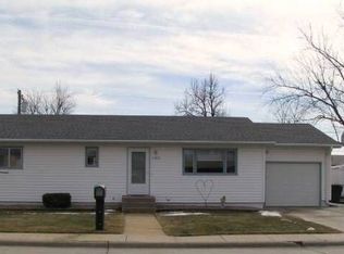 1307 E 33rd Dr, Kearney, NE 68847