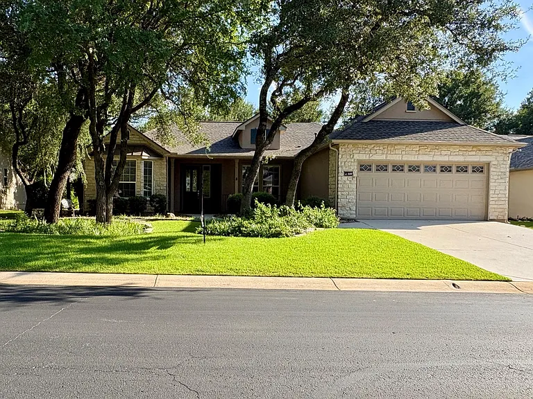 109 Saddle Trl — Photo 1