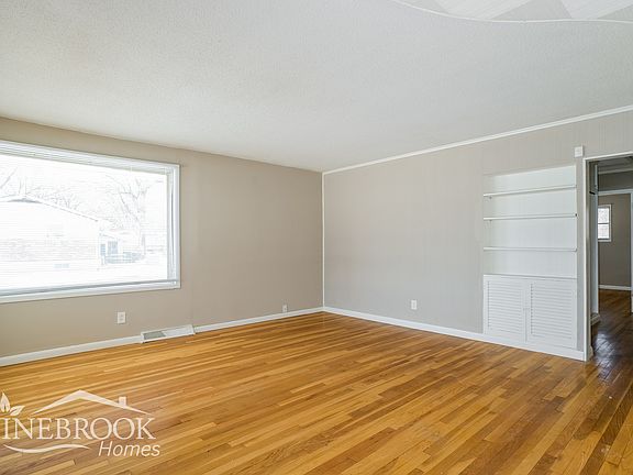 3rd image of 2359 Collett Dr