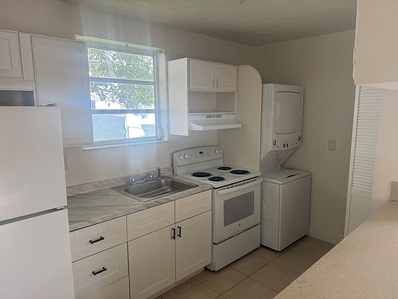 3rd image of 2649 SW 27th Ct