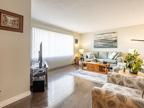 4th image of 732 Grandin Dr
