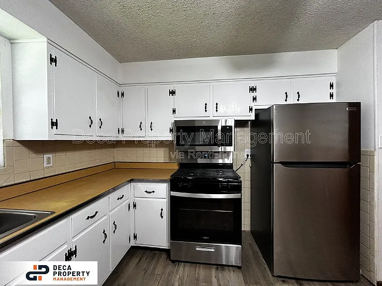 2312 Shields Ave — Photo 6
