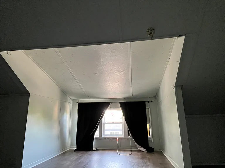 302 Congress Ave — Photo 4