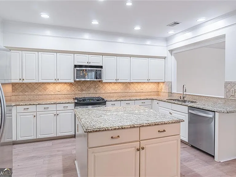 5491 Oxford Chase Way — Photo 21