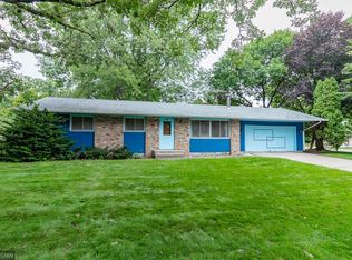902 Oakwood Ter, Champlin, MN 55316