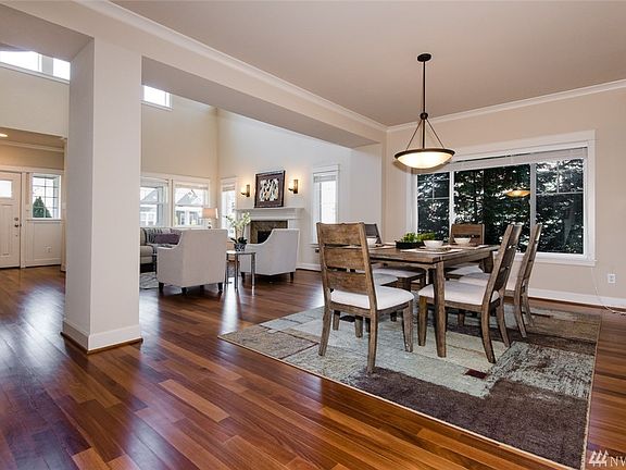 4th image of 2566 22nd Ave NE