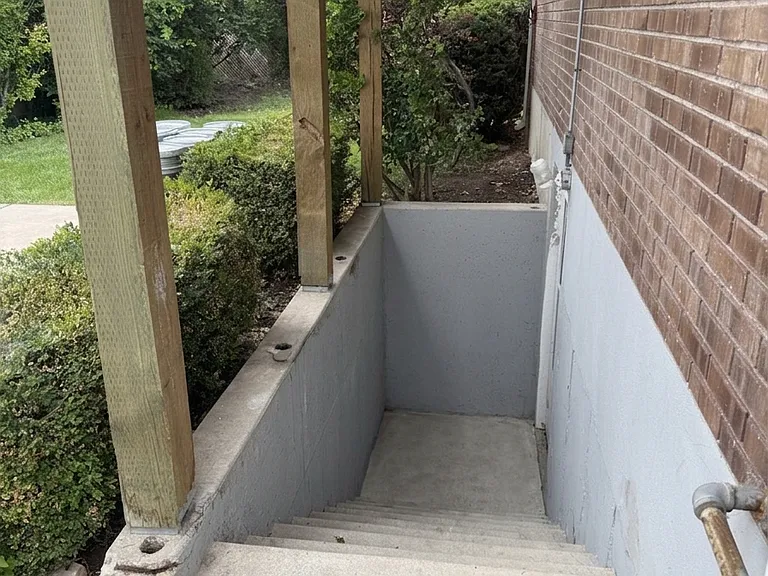 2321 W Harvest Ln — Photo 2