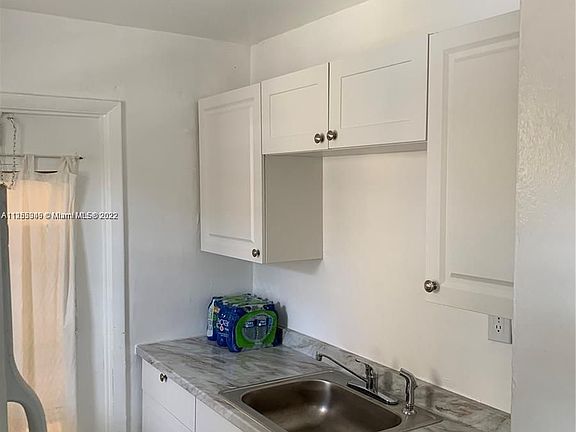 3rd image of 1857 Jefferson St #107