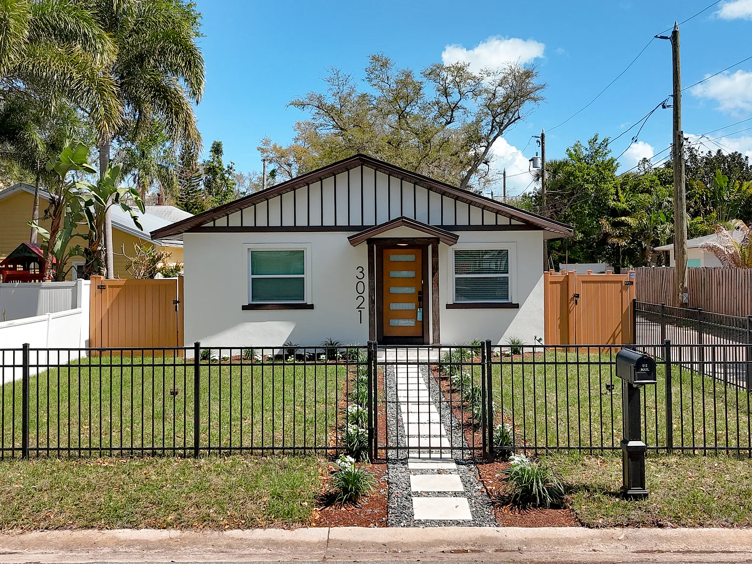 3 bed, 1810 sqft, $4,200 — Photo 1