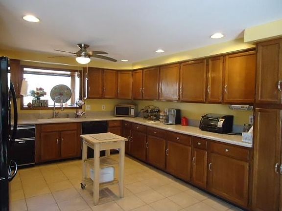 2nd image of 4 Lauretta Dr