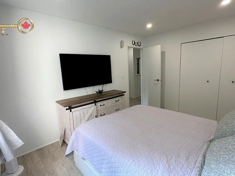 809 W 16th St #209 — Photo 12