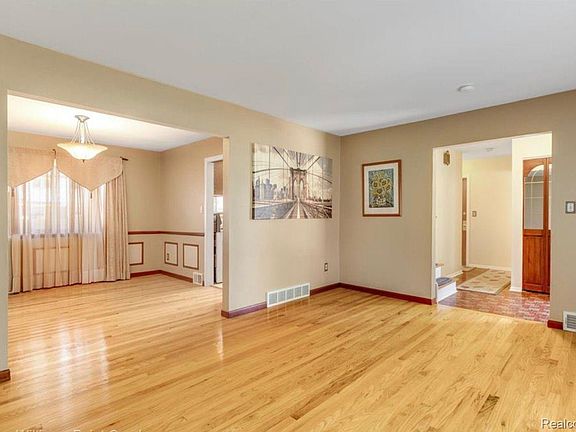 5th image of 31346 Shaw Dr