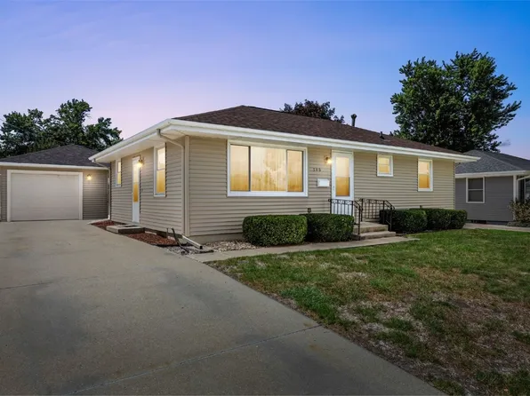 360 29th St NW, Cedar Rapids, IA 52405