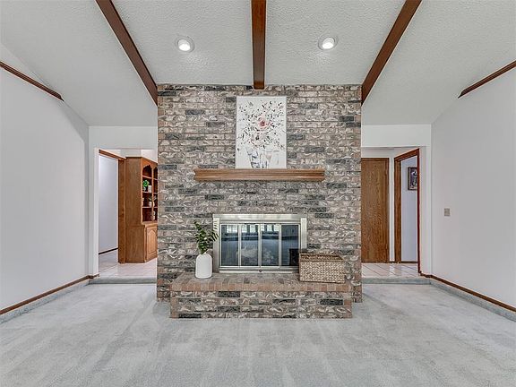 5th image of 10001 Henderson Dr