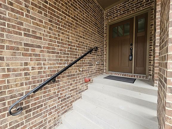 4th image of 571 Waterloo Dr