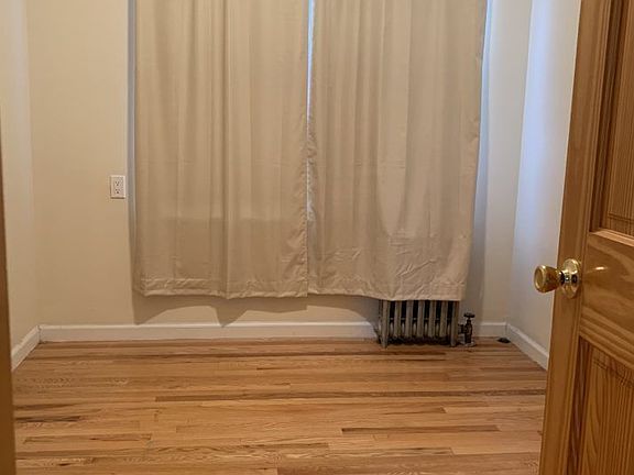 4th image of 2562 35th St APT 1D