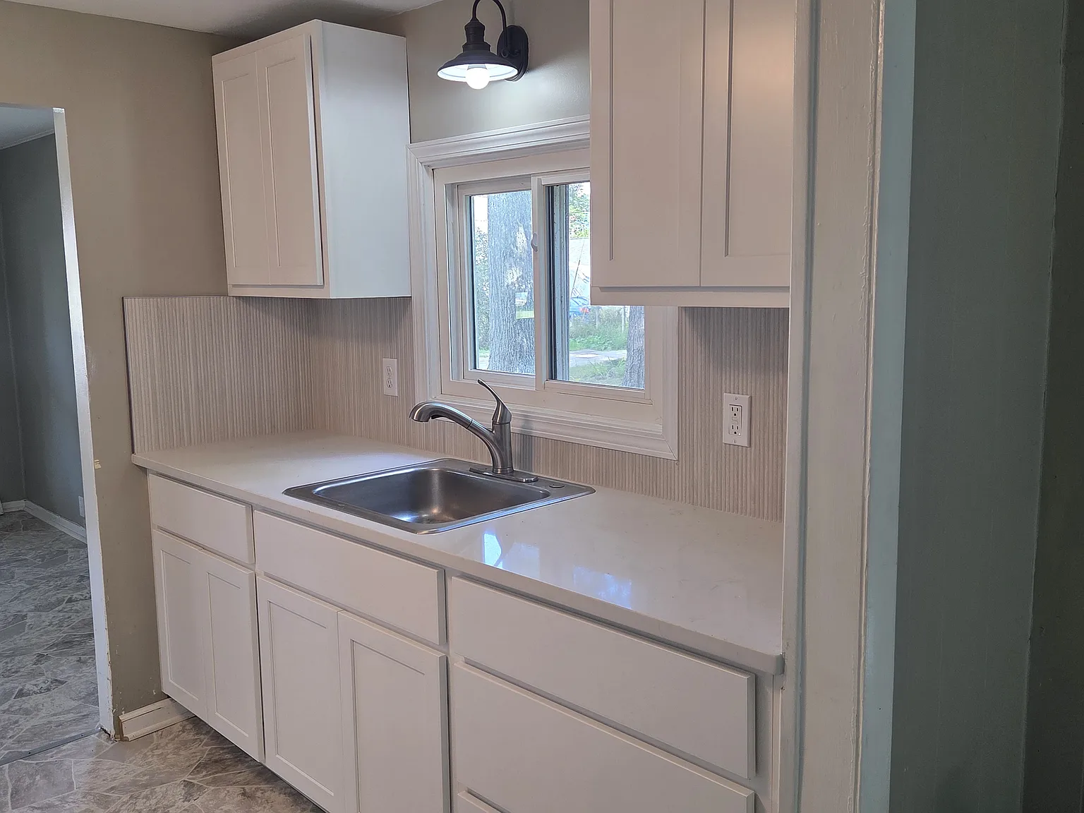 2 bed, 850 sqft, $1,300 — Photo 3