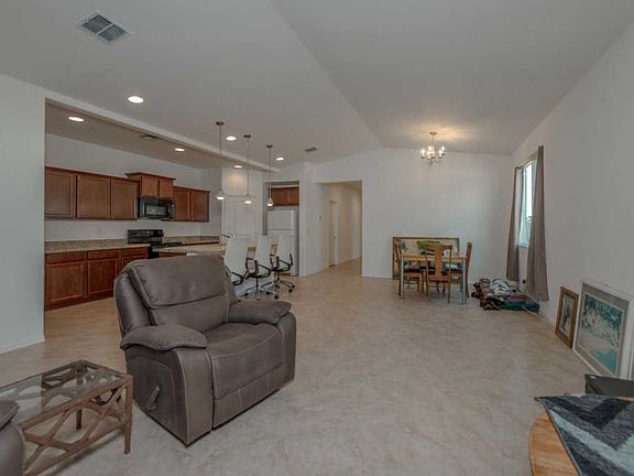 3rd image of 6179 Goldfinch Dr