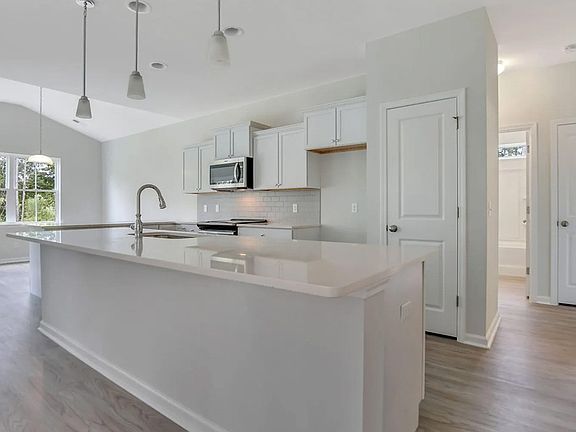 4th image of 85 Sergeant Jasper Cir