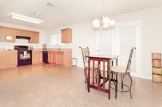 3 bed, 1640 sqft, $1,925 — Photo 4