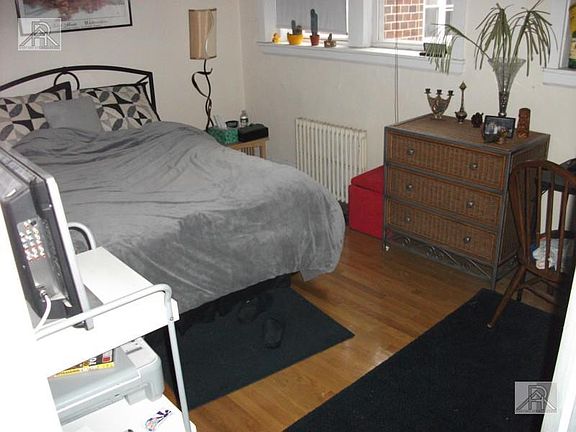 5th image of 51 Egmont St APT 5