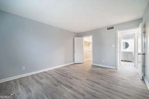 1 bed, 1.0 bath, 1377 sqft, $1,250 — Photo 3