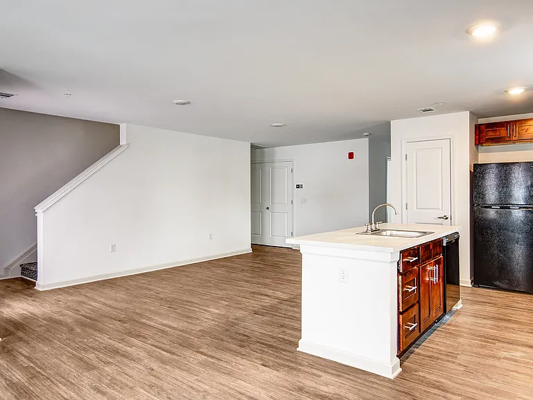 Clinton Woods Apartments — Photo 12