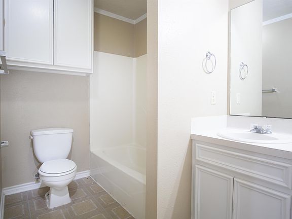 5th image of 1200 Bayou Woods Dr